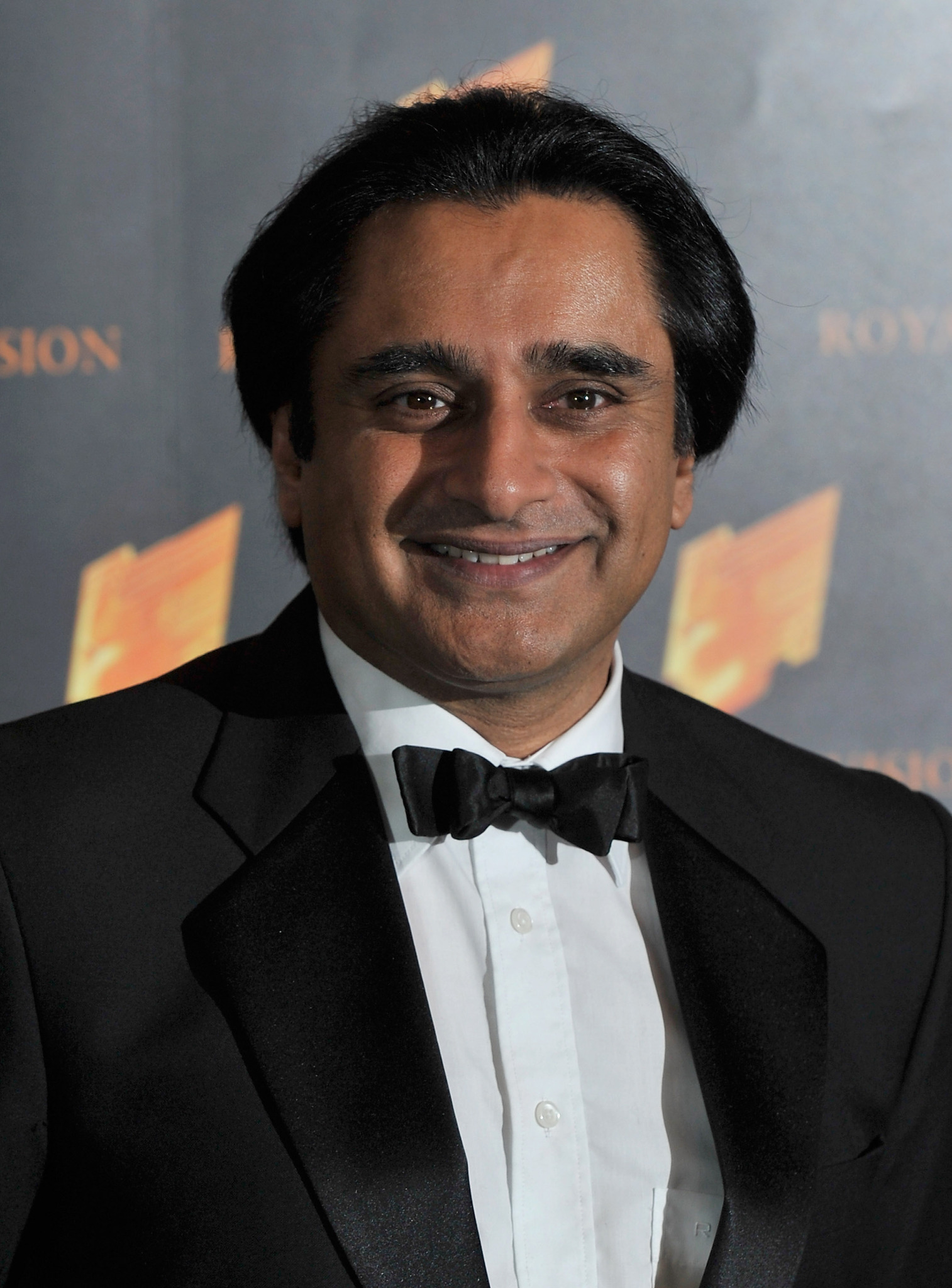 How tall is Sanjeev Bhaskar?